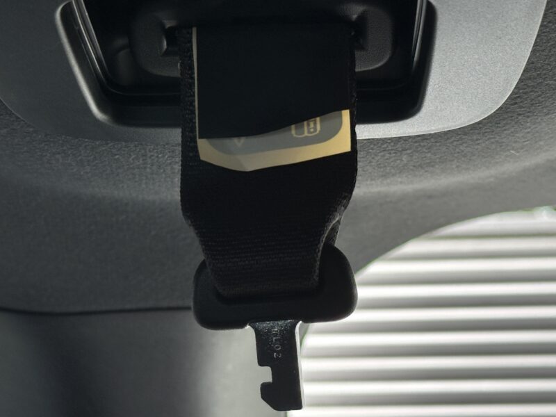 ラゲッジルームのベルト